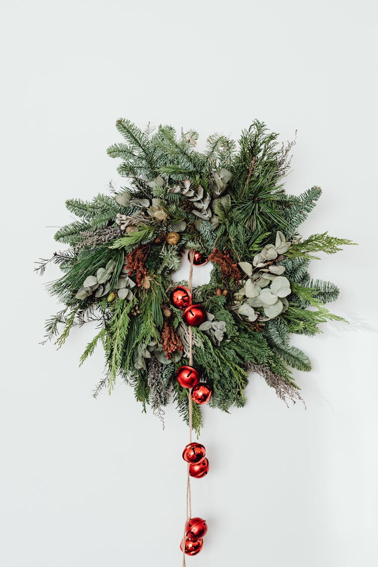 A Wreath With Ornaments 