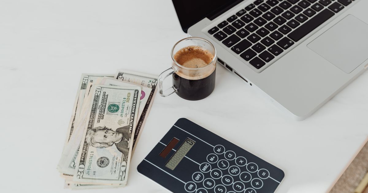 Invoice Factoring for Freelancers: How It Works and When It Is Worth It