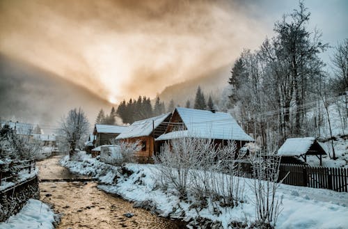 Ücretsiz buz tutmuş, evler, gün doğumu içeren Ücretsiz stok fotoğraf Stok Fotoğraflar