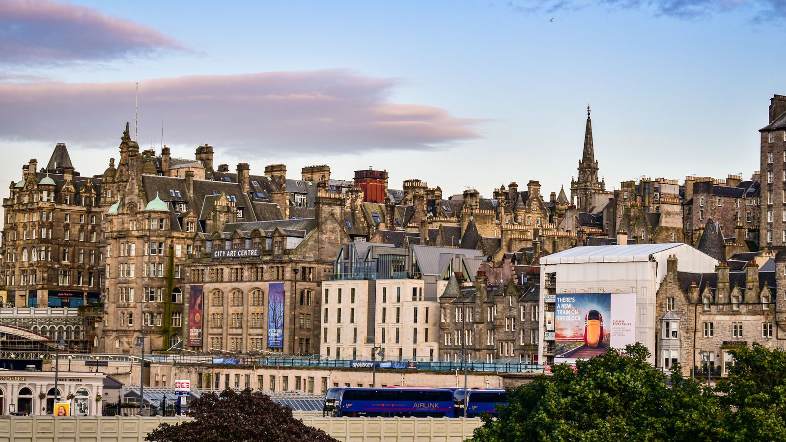 Hen party cocktail masterclass in Edinburgh
