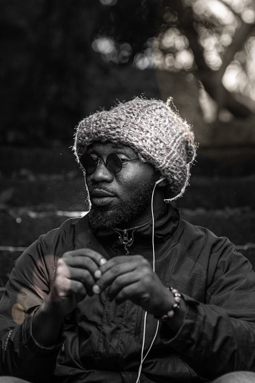 Foto d'estoc gratuïta de africà, auricular, blanc i negre