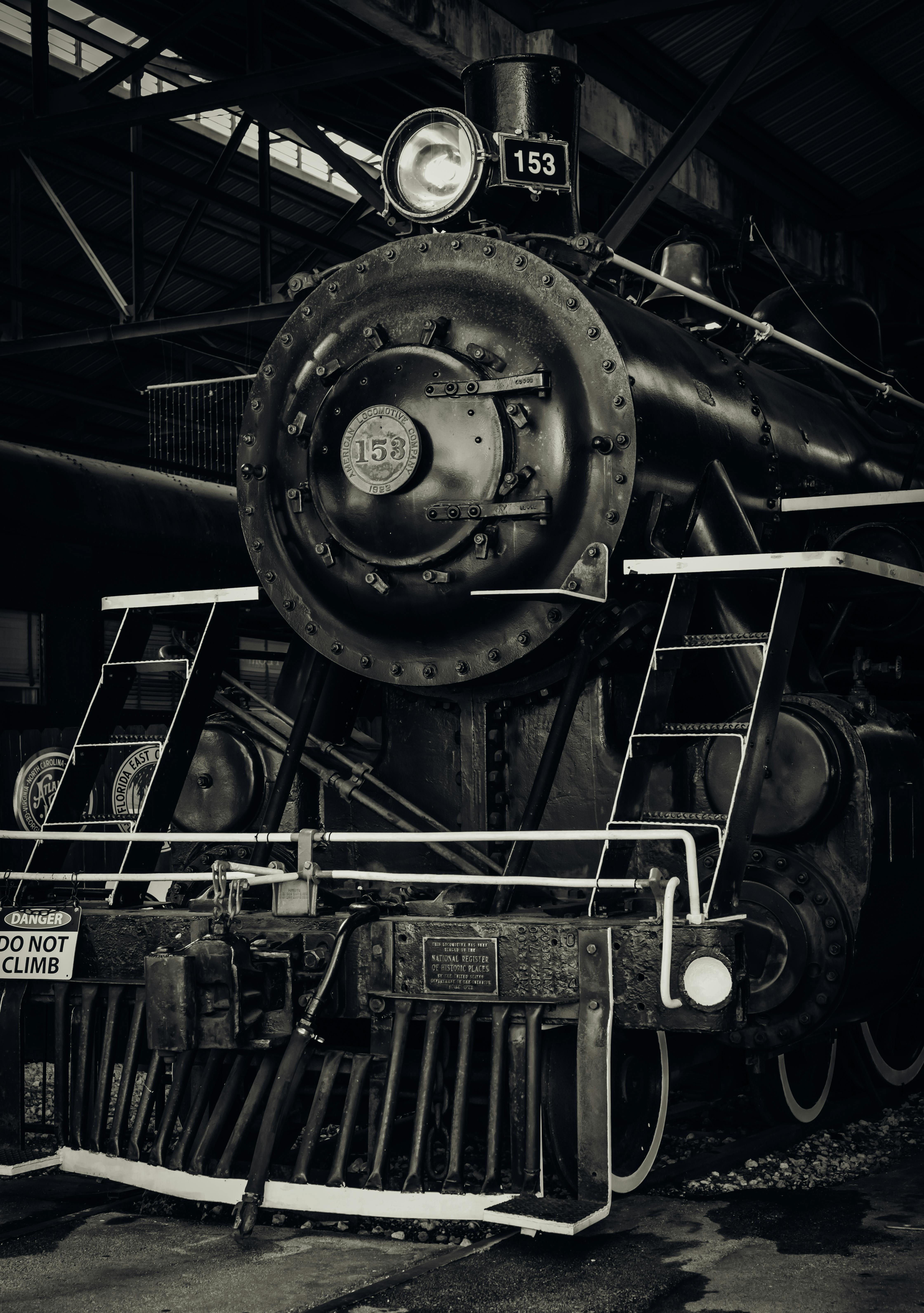 File:Train wreck at Montparnasse 1895 - 2.jpg - Wikimedia Commons