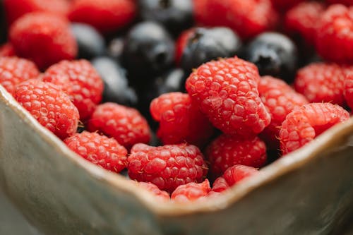 Baies D'été Placées Dans Un Bol