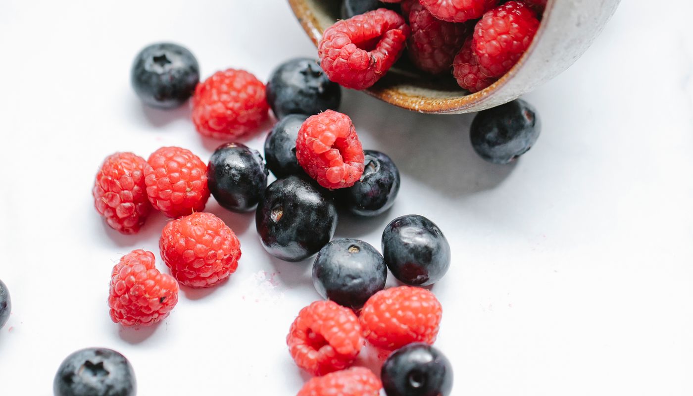 herbalife berry shake — Delicious raspberries and blueberries scattered on table · Free. Photo: Pexels