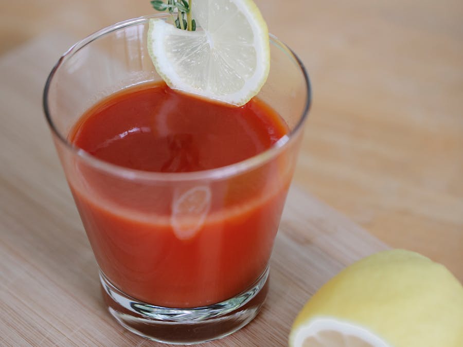 Does tomato juice reduce cholesterol?
