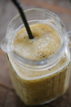 Banana Banana Flavored High Performance Protein Shake