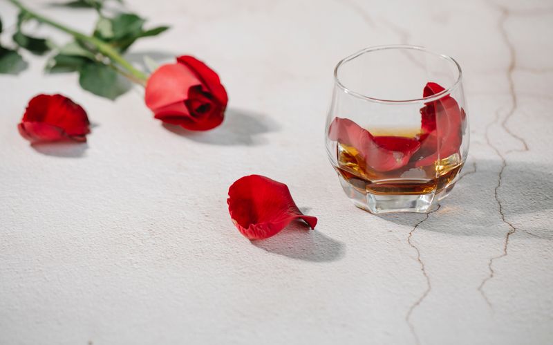 What is the proper way to taste Brandy de Jerez?