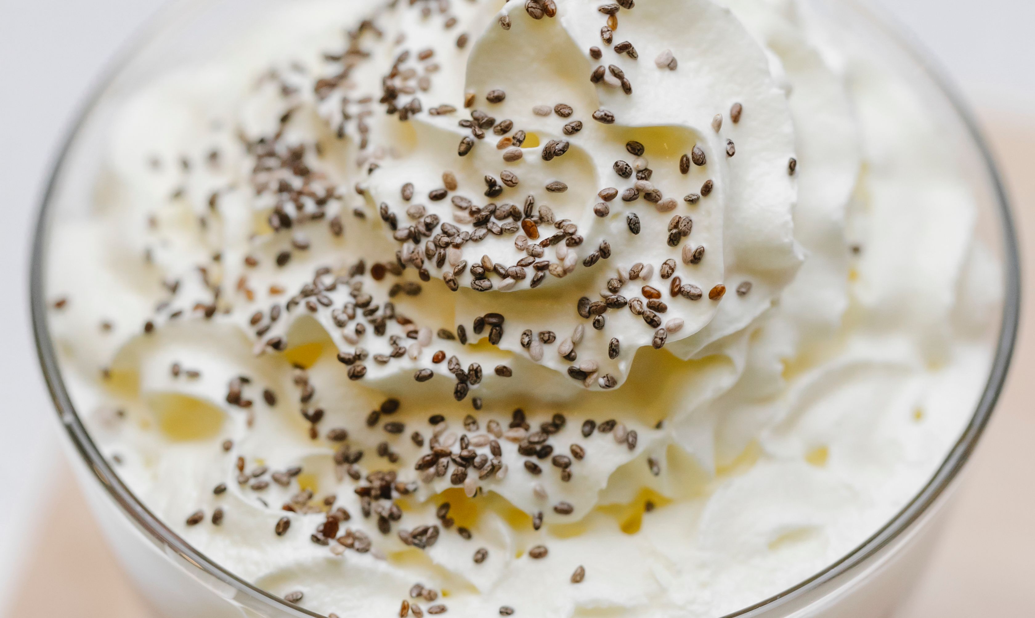 Pudding chia w szklance z owocami