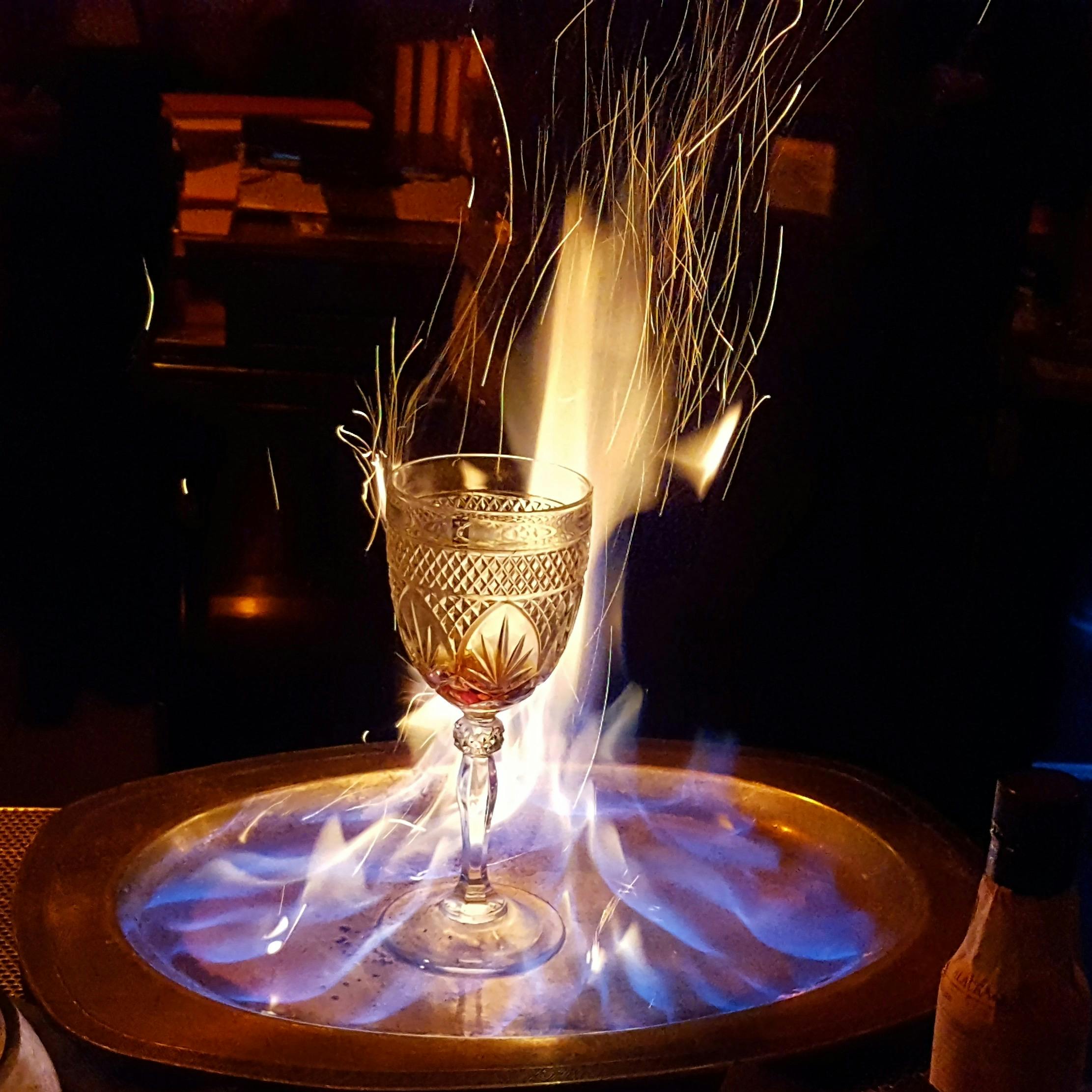 فوائد لبن الكفير - كوب من لبن الكفير الطازج مع حبوب الكفير