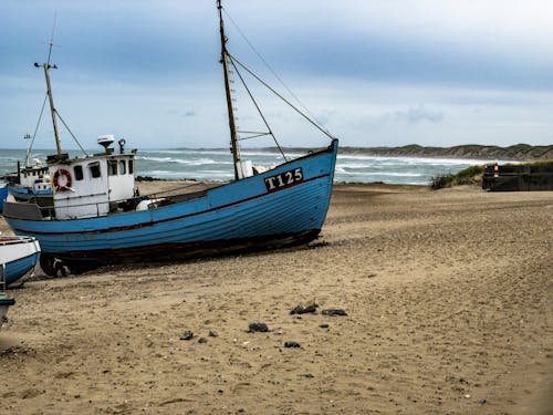 Δωρεάν στοκ φωτογραφιών με ακτή, αλιευτικό σκάφος, μεταφορά νερού