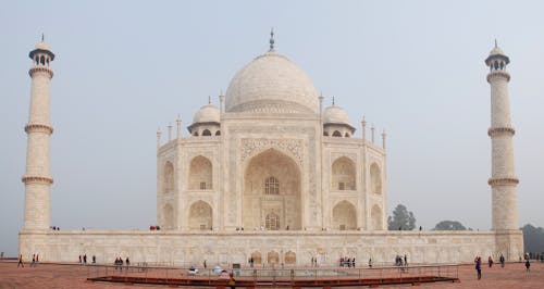 Majestic Taj Mahal under Gloomy Sky 