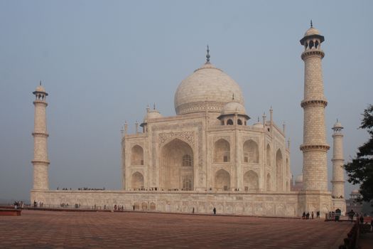Breathtaking side view of the iconic Taj Mahal in Agra, India, a UNESCO heritage site.