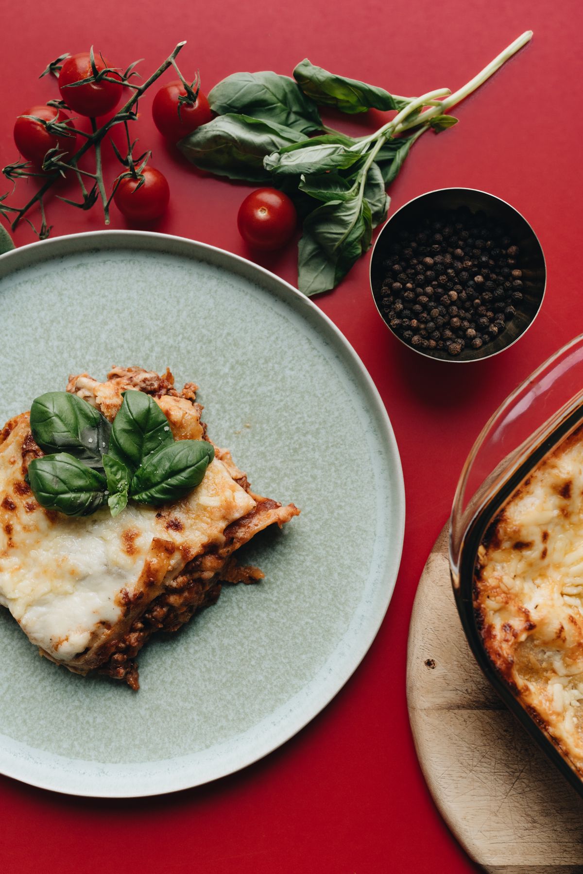 Beef lasagna food tray vs baked mac comparison