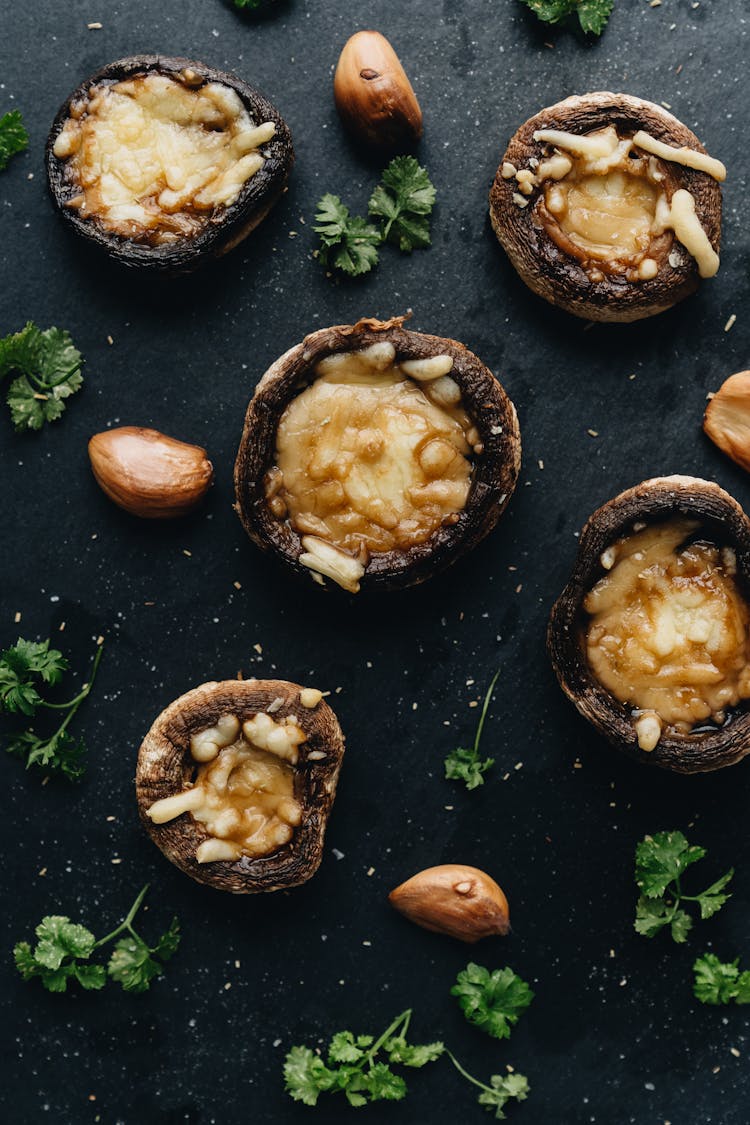 Cooked Mushrooms With Garlic