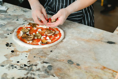Free A Chef Toppings Pizza with Vegetables Stock Photo
