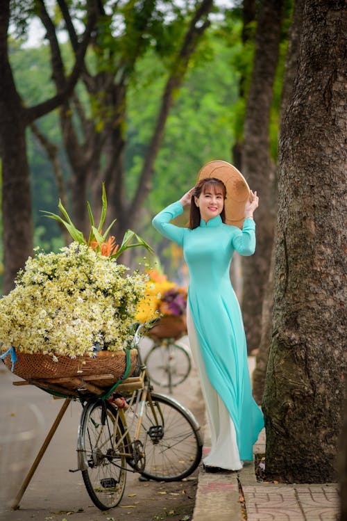Gratis stockfoto met aantrekkelijk mooi, Aziatische vrouw, Bloemenboeket Stockfoto