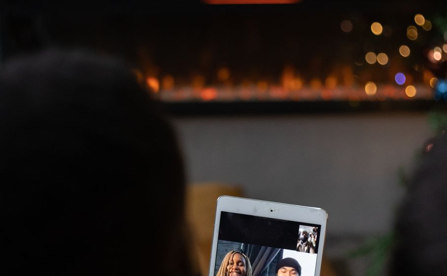 Online dating: starting a conversation on a niche platform