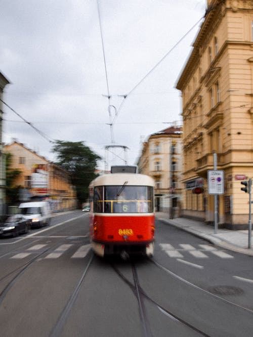 Immagine gratuita di motion blur, tiro verticale, tram
