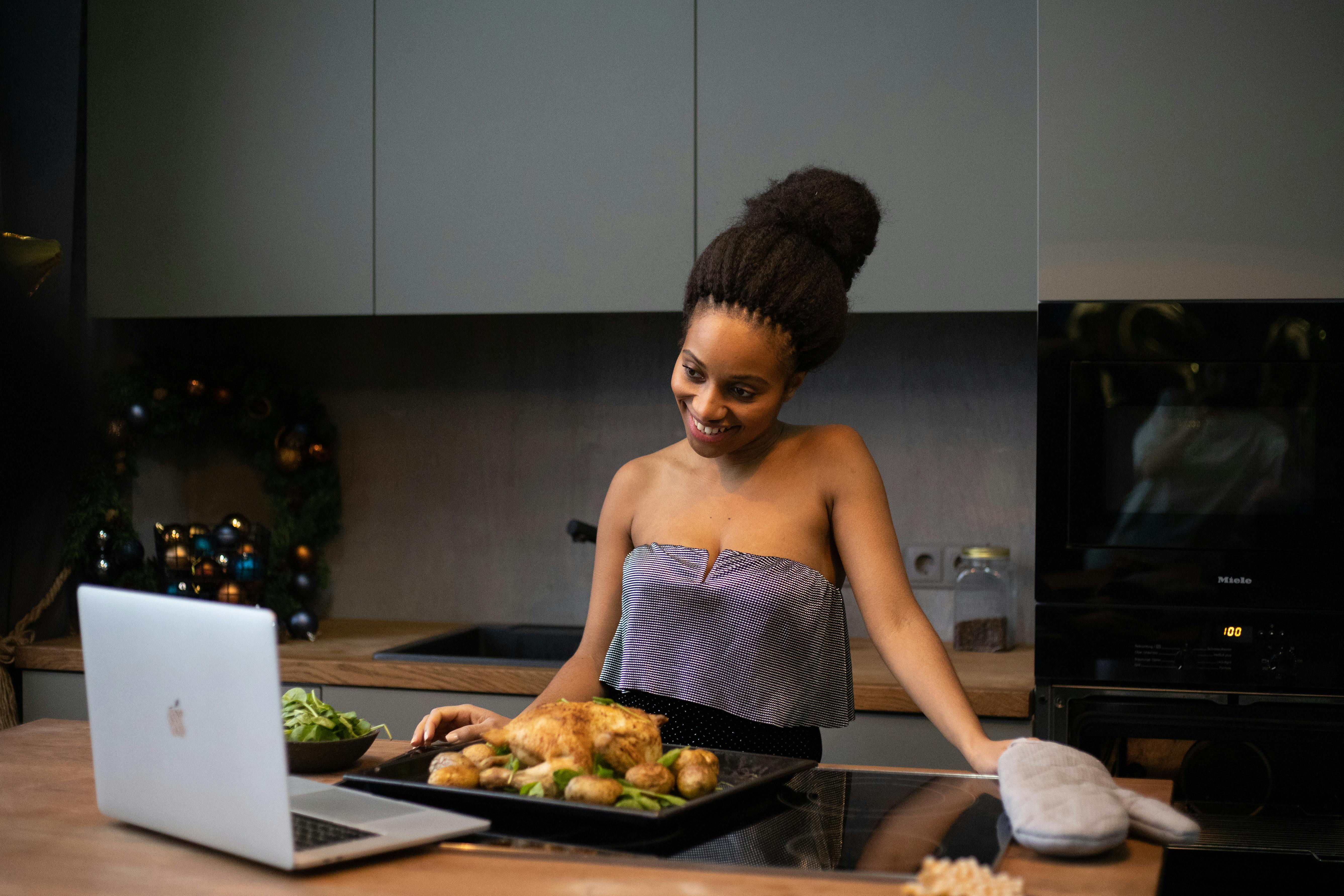 Home cooking: Michigan influencer releases new cookbook — Photo by KATRIN  BOLOVTSOVA on Pexels