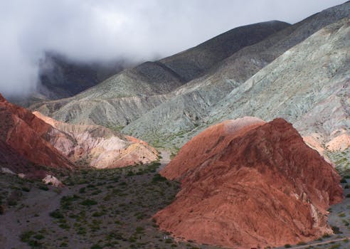 Stunning view of colorful mountains under a cloudy sky in Santa Rosa, La Pampa.