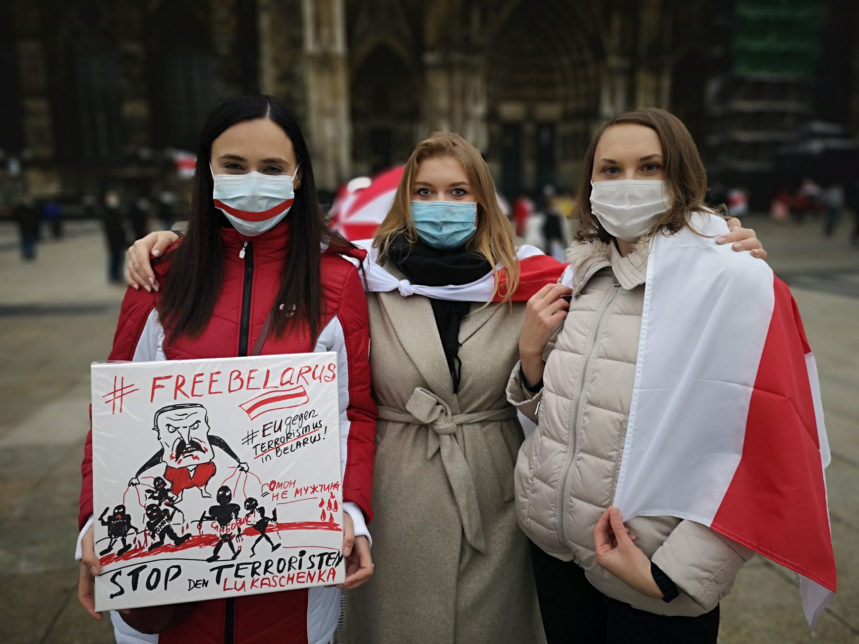 Melánia Trumpová vyjadruje sa k Epsteinovi, zatiaľ čo Trumpov konflikt s Iránom eskaluje