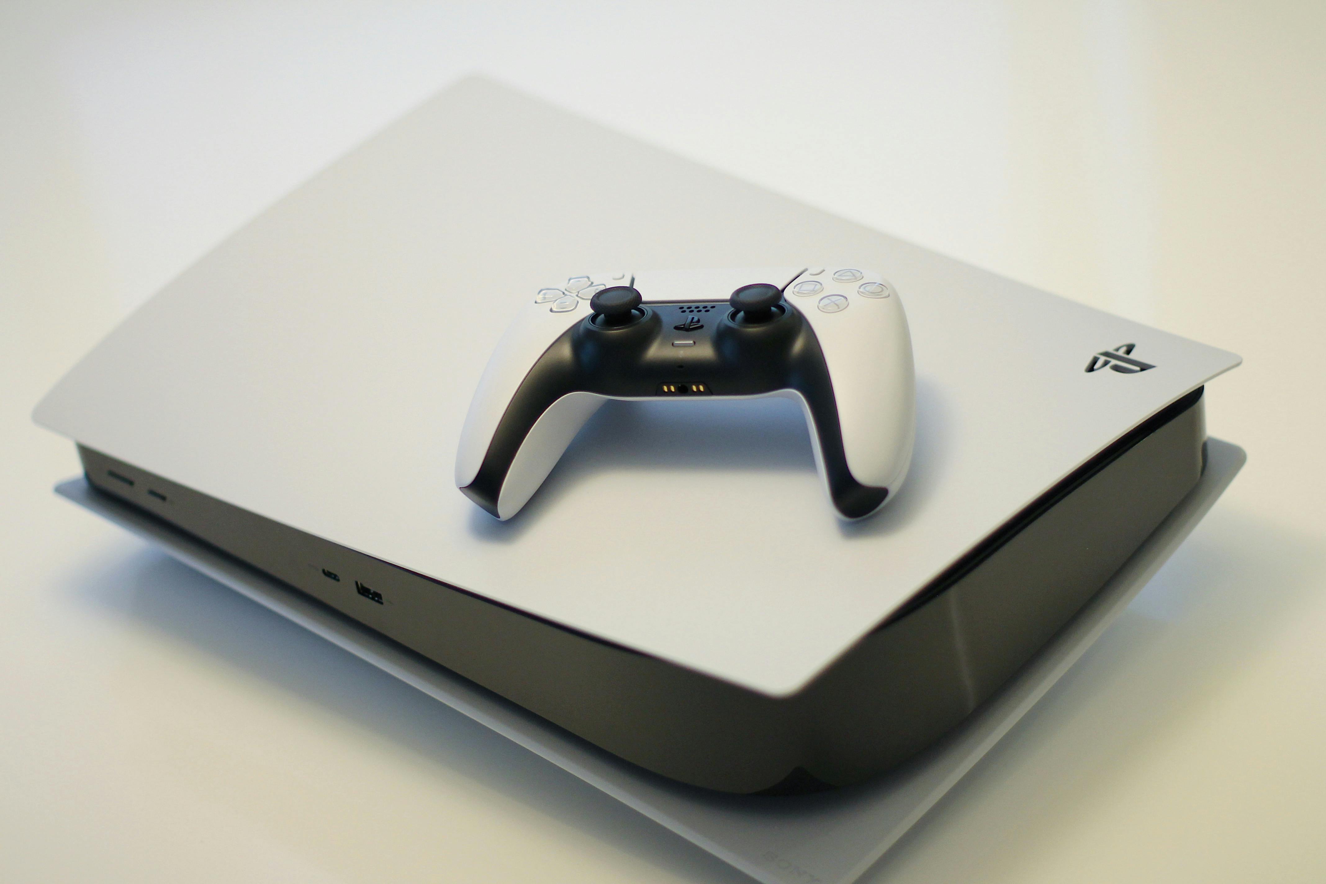 Photo of closed Sony PS1 with DualShock 1 photo – Free Grey Image on  Unsplash
