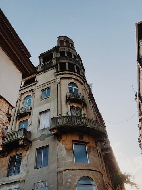 Fotobanka s bezplatnými fotkami na tému balkón, balkóny, bytový dom