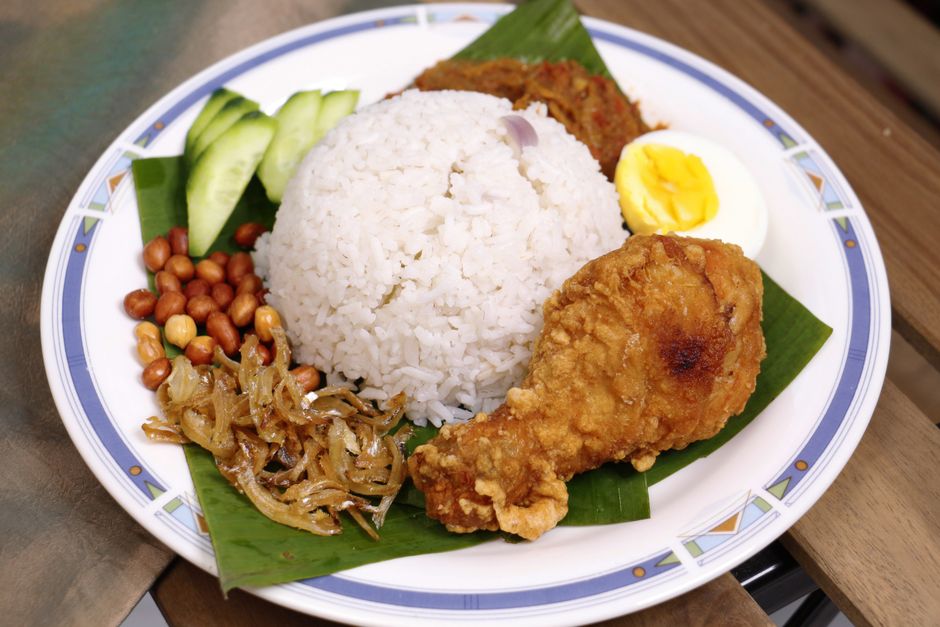 Singapura: Ayam Penyet Halal yang Menggoyang Lidah di Bugis Singapura: Ayam Penyet Halal yang Menggoyang Lidah di Bugis