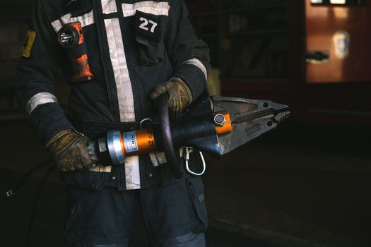 How to Use Hydraulic Power Tools