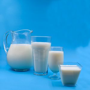 Jug and glasses of fresh milk — photo by elif tekkaya on Pexels