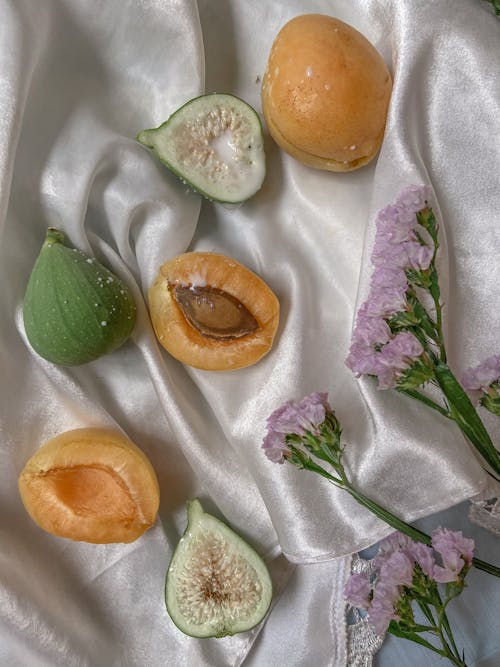 Free Ripe figs and apricots on textile Stock Photo
