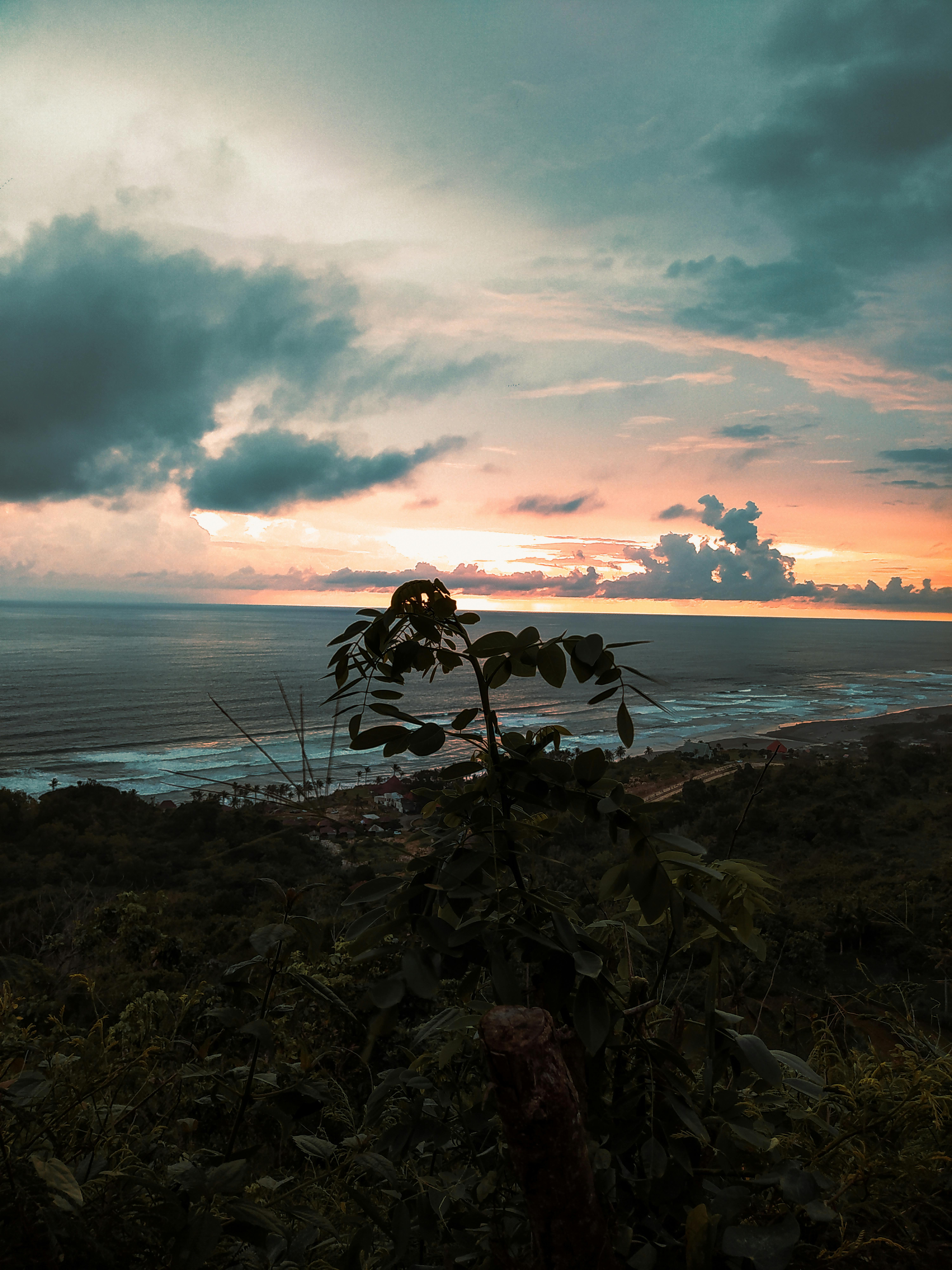 Online community of learners discussing cryptocurrency and Web3 topics