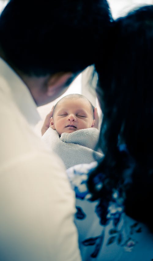 aile, bebek, beraber içeren Ücretsiz stok fotoğraf