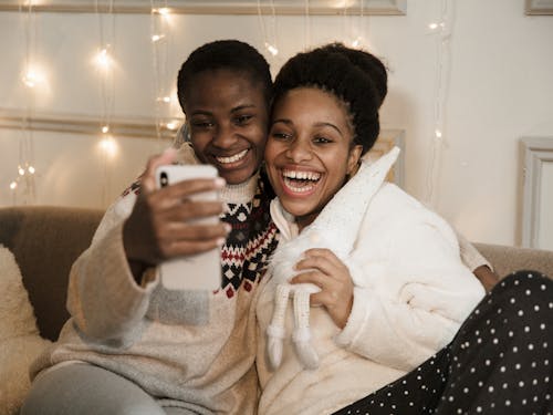 Fotos de stock gratuitas de adentro, afroamericanas, alegre