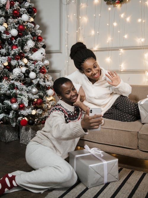 Fotos de stock gratuitas de adentro, alegre, árbol de Navidad