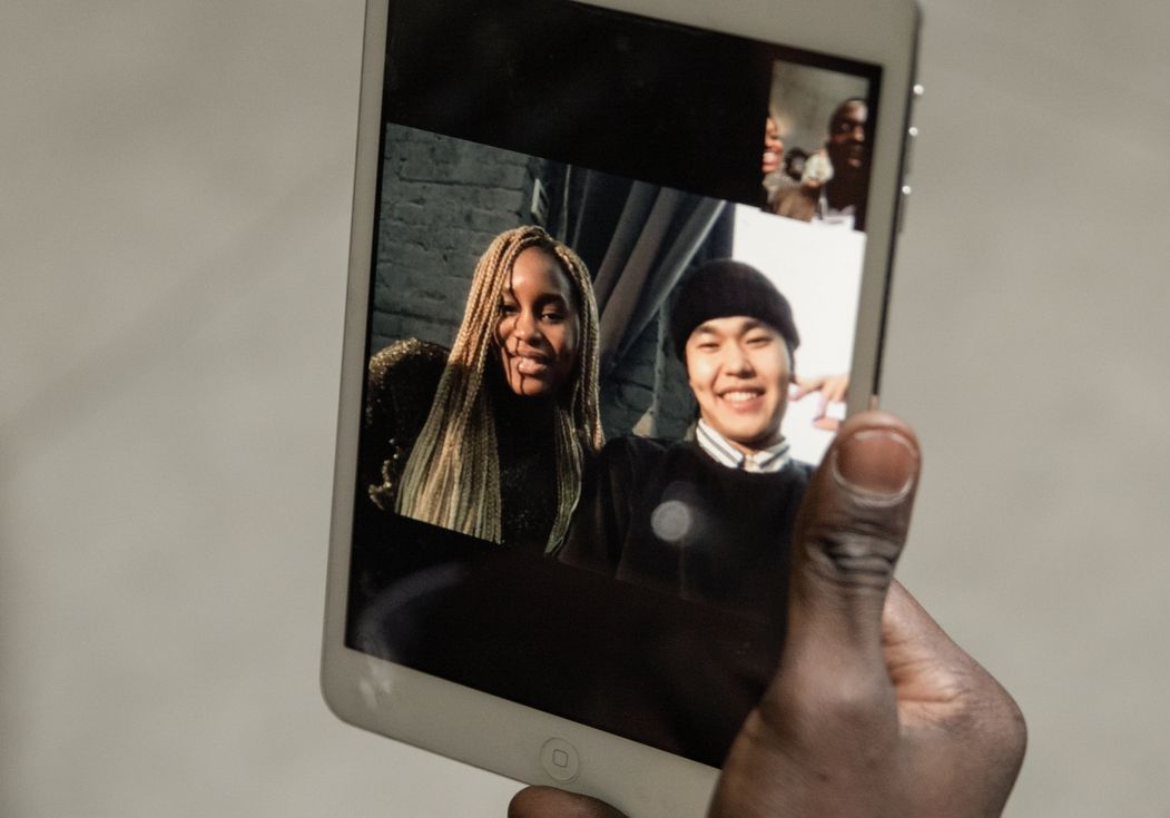Online dating: starting a conversation on a niche platform