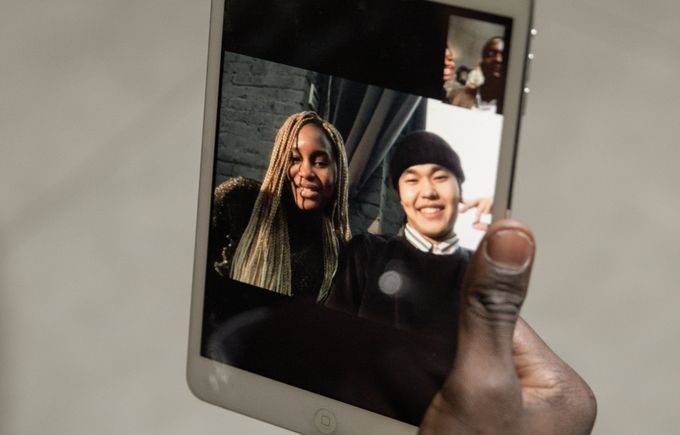Online dating: starting a conversation on a niche platform