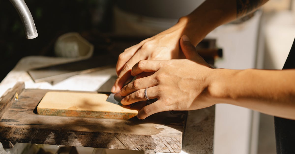 How to measure your ring size using inches