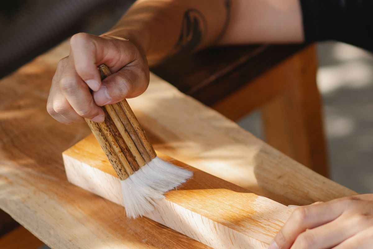 Insumos químicos y acabados para madera