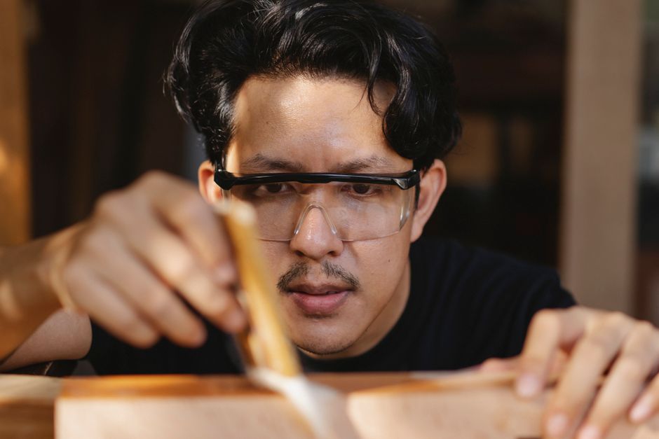 Should I Use Varnish or Polyurethane for Wood Finishes?