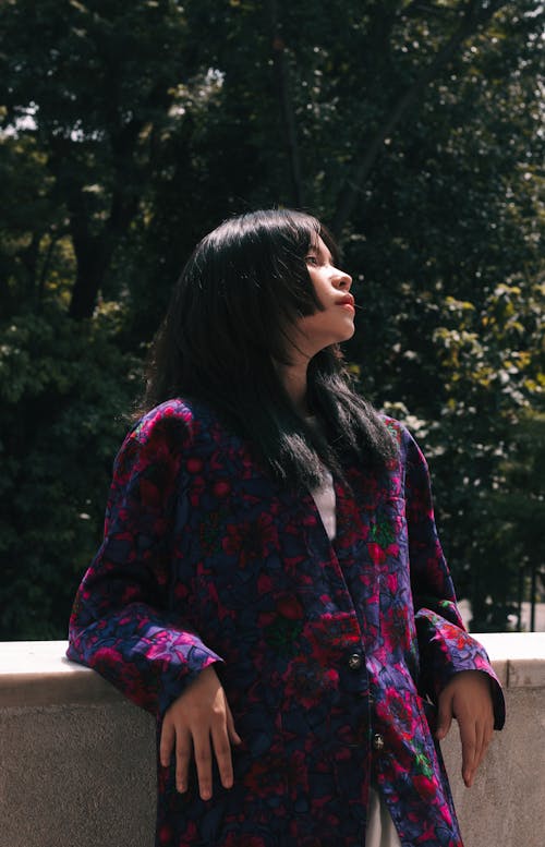 Asyalı kadın, blazer ceket, çıkıntı içeren Ücretsiz stok fotoğraf