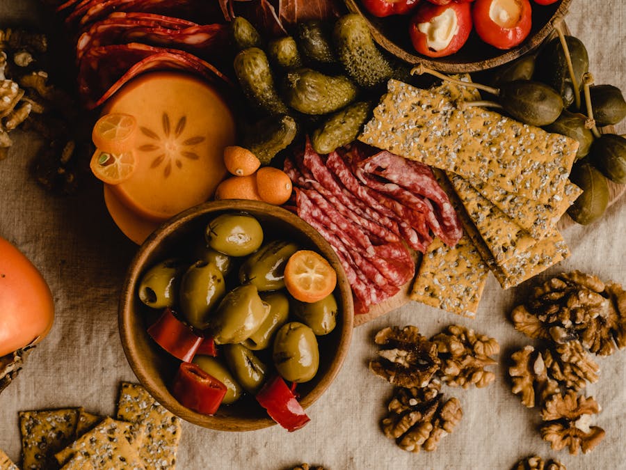 What crackers are lowest in carbs?