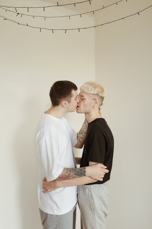 一對, 同性戀時光, 垂直拍攝 的 免費圖庫相片