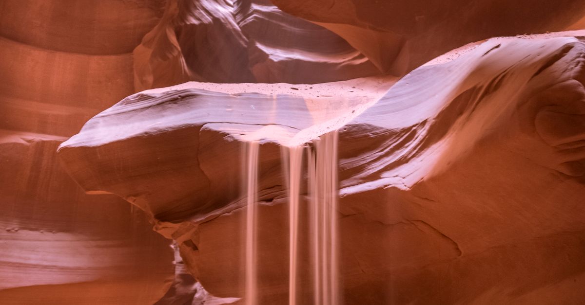 Sands Falling on the Ground · Free Stock Photo