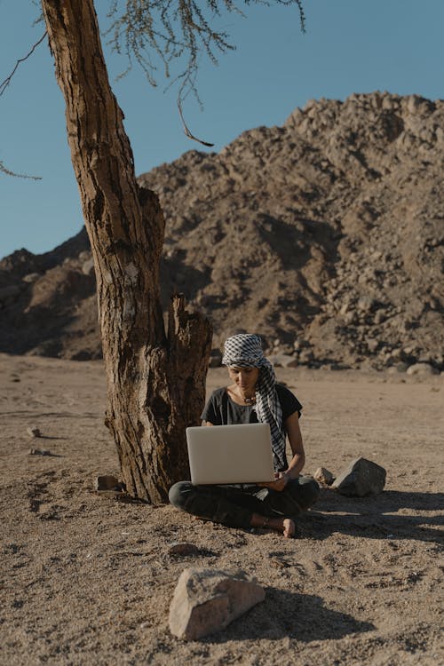 Free Woman working on her laptop under a Tree Stock Photo