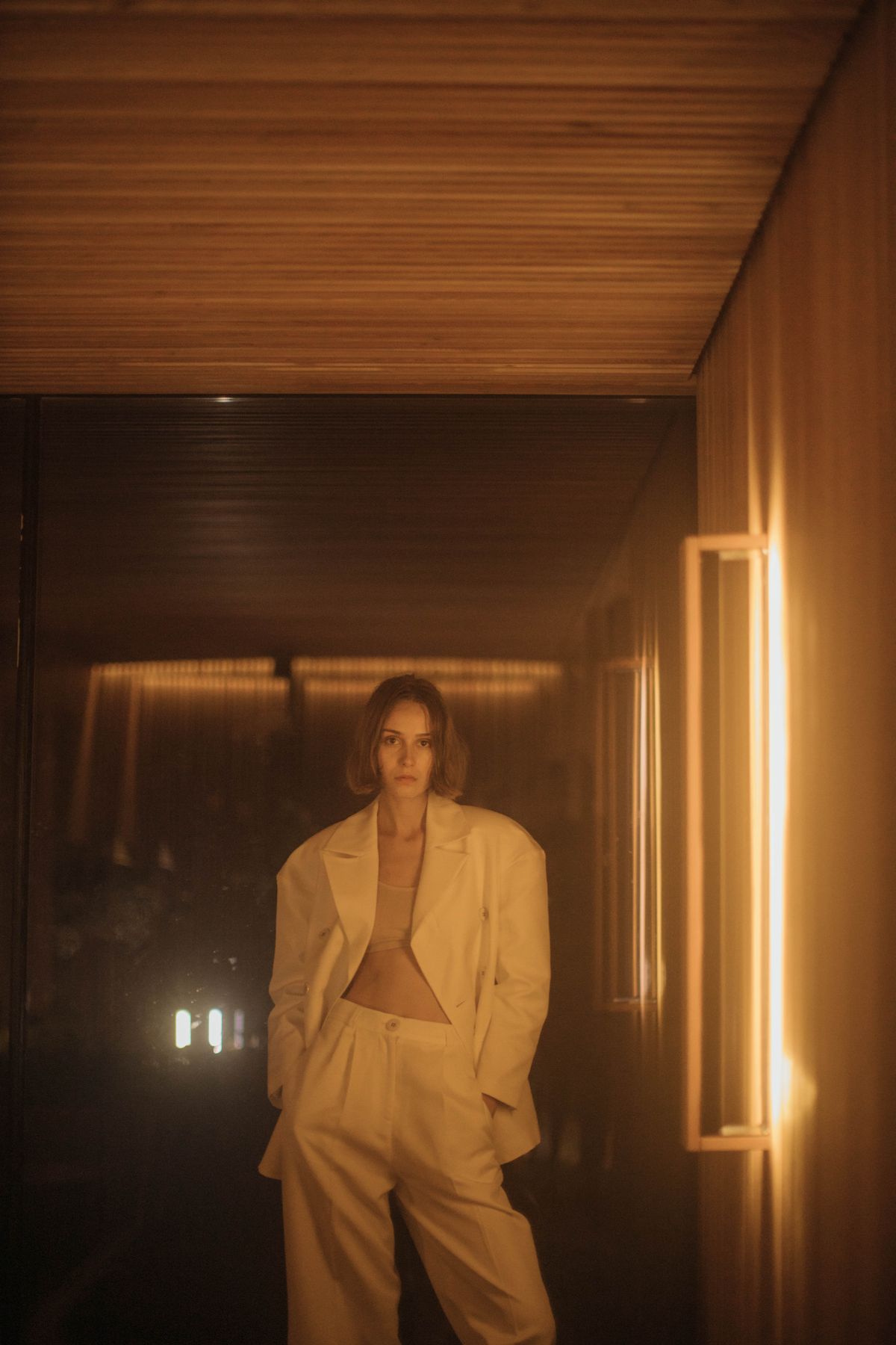 A woman in a white blazer — the relaxed single-breasted summer blazer