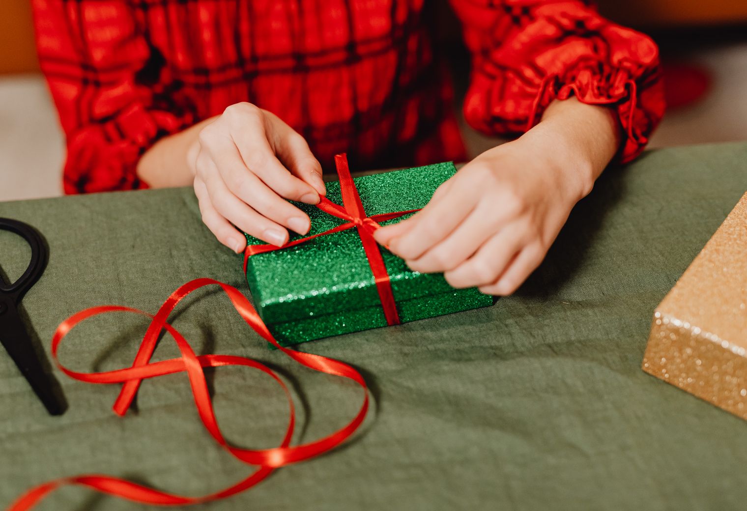 Leamington Spa — professional packers wrapping and boxing belongings