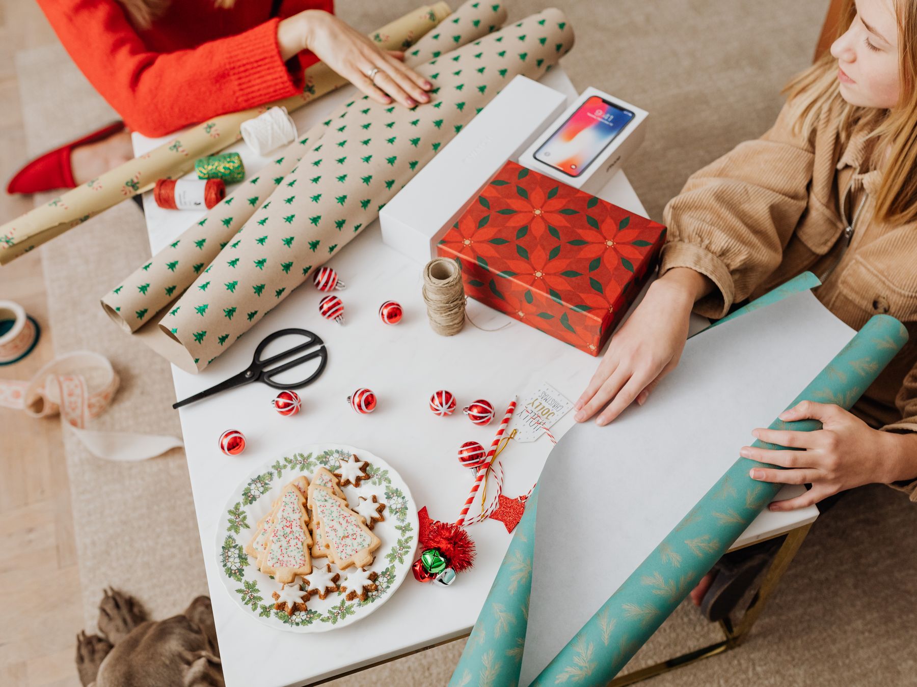 Mere — professional packers wrapping and boxing belongings