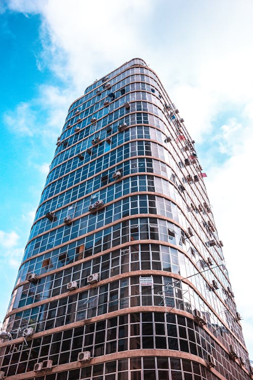 ฟรี คลังภาพถ่ายฟรี ของ edificio triangulo, ตึกสูง, ท้องฟ้าครึ้ม คลังภาพถ่าย