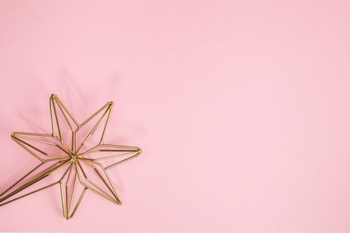Free Elegant gold wire star decor on a soft pink background with copy space. Stock Photo